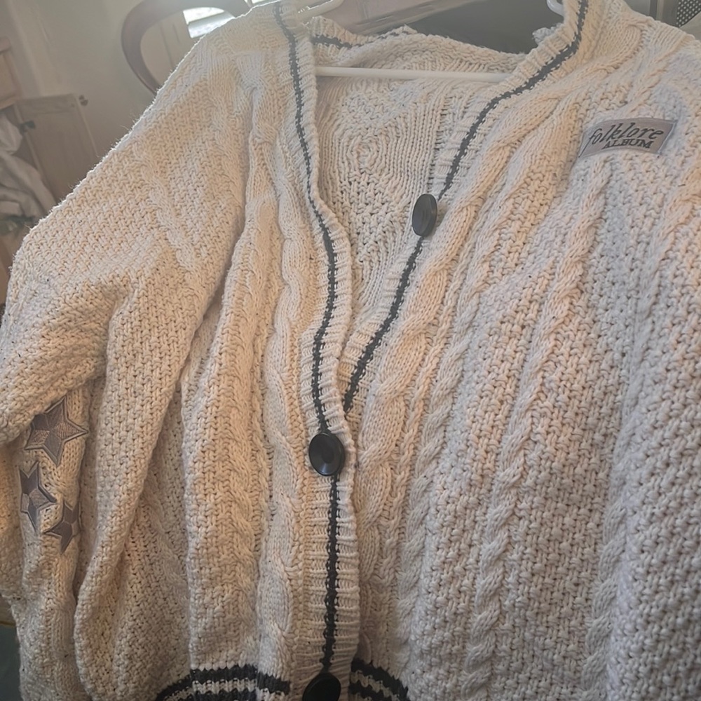XL/XXL Folklore limited edition sweater!! Hard to find. Never worn.